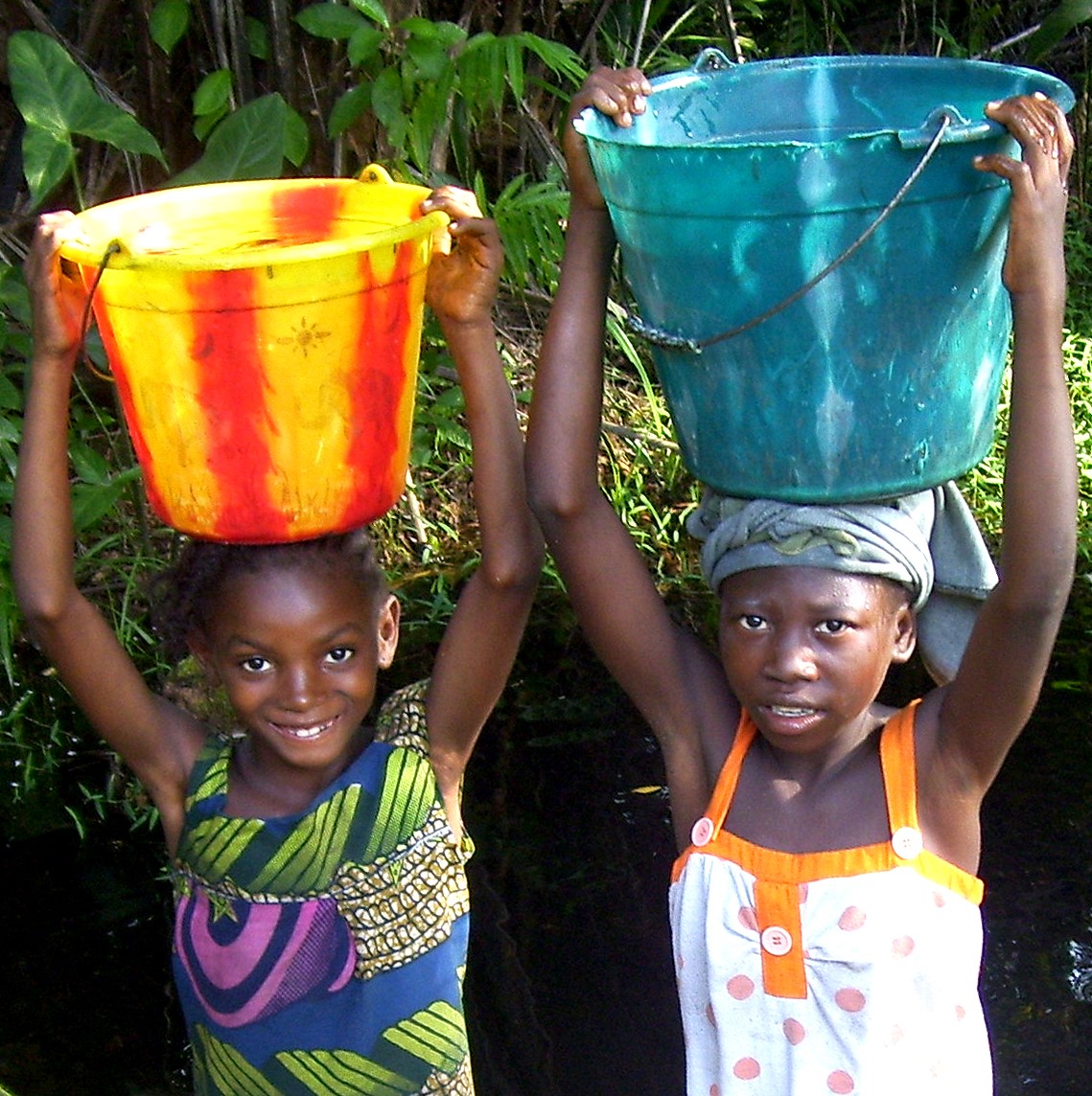 Impact Photo - Girls + buckets - Liberia.jpg 408 KB