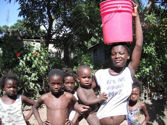 Photos - Women Carrying Water 7.jpg 5 MB