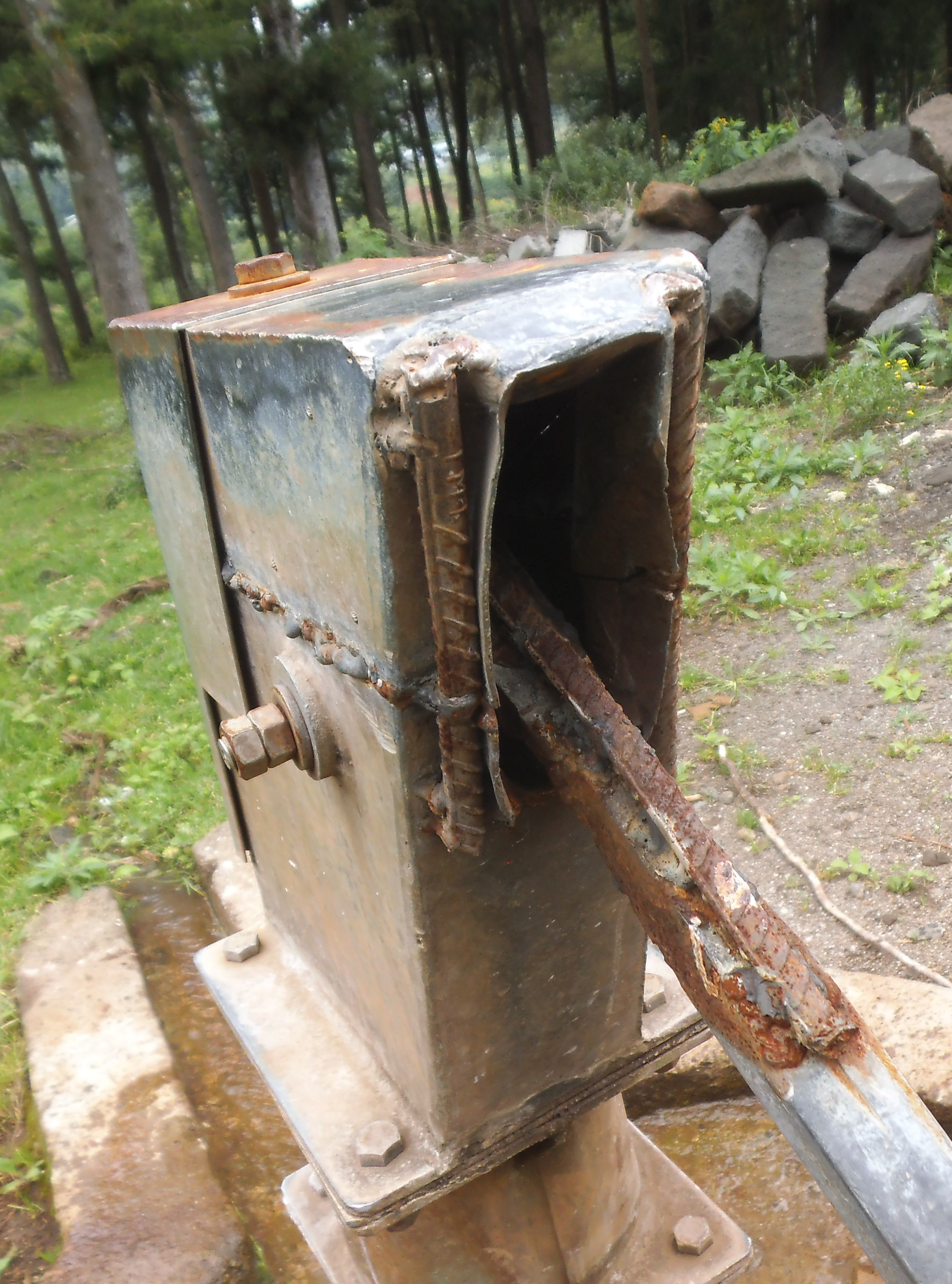 Repair Broken Hand Pumps 1.JPG 1 MB