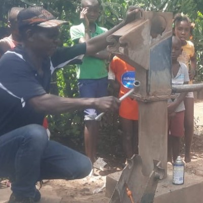 Kids watching a pump repair