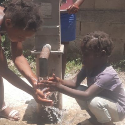 Children seeing the fresh flowing water