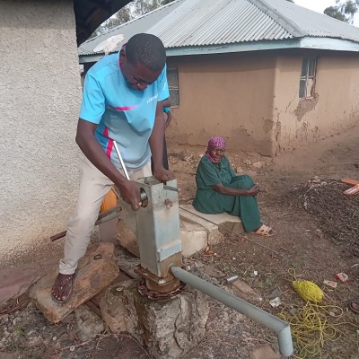 An elderly bearing witness to the pump repair process
