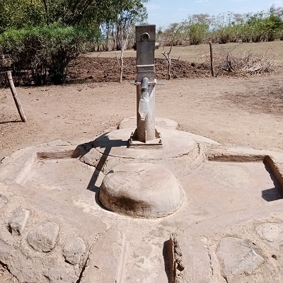 400 people get water from the hand-pump 