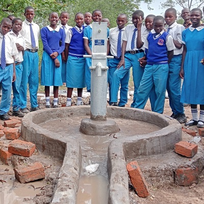 Students at Nyachoda Primary School alongside the new well 