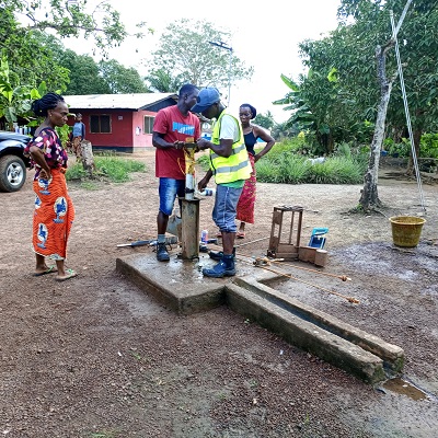 Dark Forest Q3 hand-pump under repair 